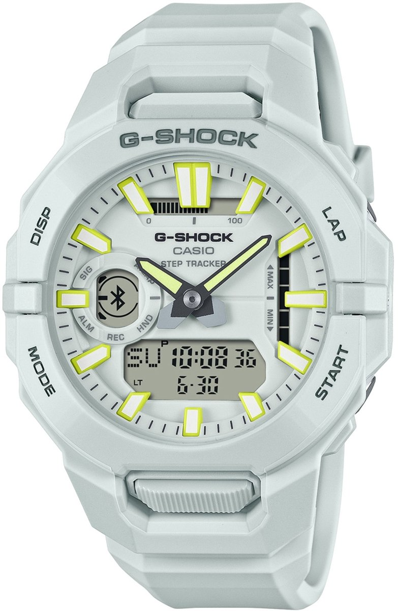 Til je dagelijkse training naar een hoger niveau in stijl en comfort met een G-SHOCK die speciaal is ontworpen voor urban sports.

Geniet meer van je workout met de GBA-950, die boordevol praktische functies zit om je te ondersteunen bij hardlopen en andere trainingsschema's. Gebruik de GPS-functionaliteit van je smartphone om afstandmetingen aan te passen, waarna het horloge je tempo kan bijhouden, zelfs zonder smartphoneverbinding. Gebruik de Auto Lap-functie om automatisch tijden over een bepaalde afstand bij te houden en gebruik de speciale app om eenvoudig gegevens uit het logboek te beheren, de activiteitsgeschiedenis te bekijken en nog veel meer.

De bezel en horlogeband zijn naadloos samengevoegd tot een enkel buitenstuk en bieden robuuste bescherming voor de met koolstofvezel versterkte harskast. De horlogebandbandconstructie, ontworpen voor maximale flexibiliteit, zorgt voor een nog comfortabelere pasvorm om de pols. Bovendien zorgt de zelfklevende glasbevestiging voor een compacter aanzet-ontwerp, waardoor het scherpe silhouet van de bezel tot de horlogebandband wordt versterkt.

Het nieuwe horlogebandontwerp is ontwikkeld in samenwerking met OUTSENSE Inc., een leider op het gebied van ""origami engineering"". Hun inzichten, verkregen uit de kunst van het papiervouwen, zorgen voor een horlogeband met diepte en dimensie en een uitzonderlijk comfortabele pasvorm. Nauwkeurig geanalyseerde berg- en dalplooihoeken in de basisdelen van de horlogeband trekken naar links en rechts naar buiten, zodat de kast goed tegen de pols past aan de onderkant van de golfvormige basis van de horlogeband. 

De belangrijkste harsonderdelen die zijn toegepast in de behuizing, de rand en de band zijn gemaakt met harsen van biologische oorsprong om de impact op het milieu te verminderen.

Synchroniseer met je smartphone via Bluetooth® voor nauwkeurige tijdregistratie, eenvoudige meldingen (geluidswaarschuwing), stappentellingen en meer. Met een batterij die 2 jaar meegaat, is dit horloge klaar om je te helpen met alles van het beheren van je dagelijkse gezondheid tot het verbeteren van je uithoudingsvermogen tijdens het hardlopen - en dat alles met een modieuze sportieve look.

Over Origami engineering
Origami engineering is de wetenschappelijke en technische studie en toepassing van traditionele Japanse papiervouwtechnieken. Origami is de kunst van het vouwen van papier om vormen te creëren en origamitechniek past deze technieken toe op verschillende gebieden.