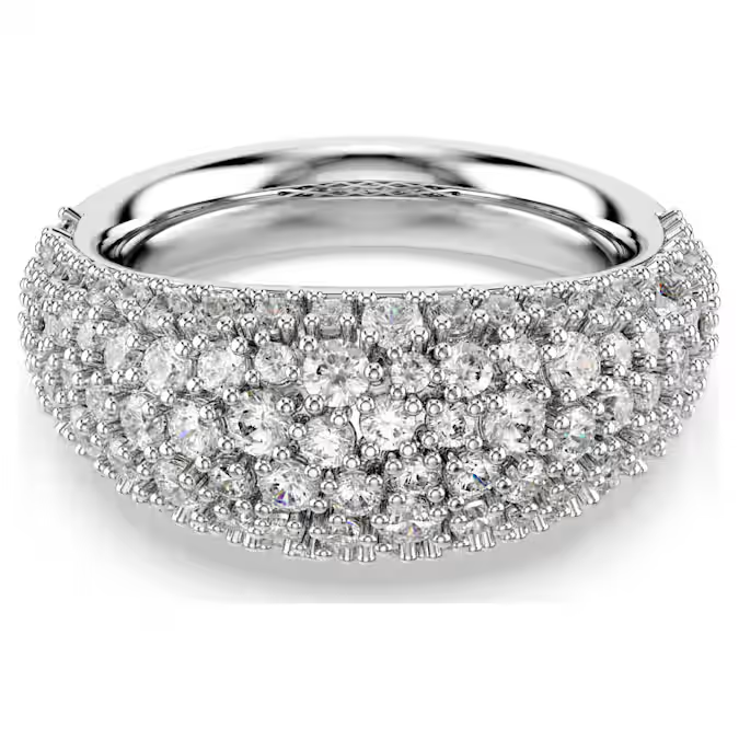 Deze koepelvormige ring met rhodium toplaag is ontworpen voor maximale impact en is prachtig versierd met heldere Swarovski Zirkonia die met de chatontechniek zijn gezet. Ideaal voor momenten waarop elegantie en verwondering gewenst zijn.