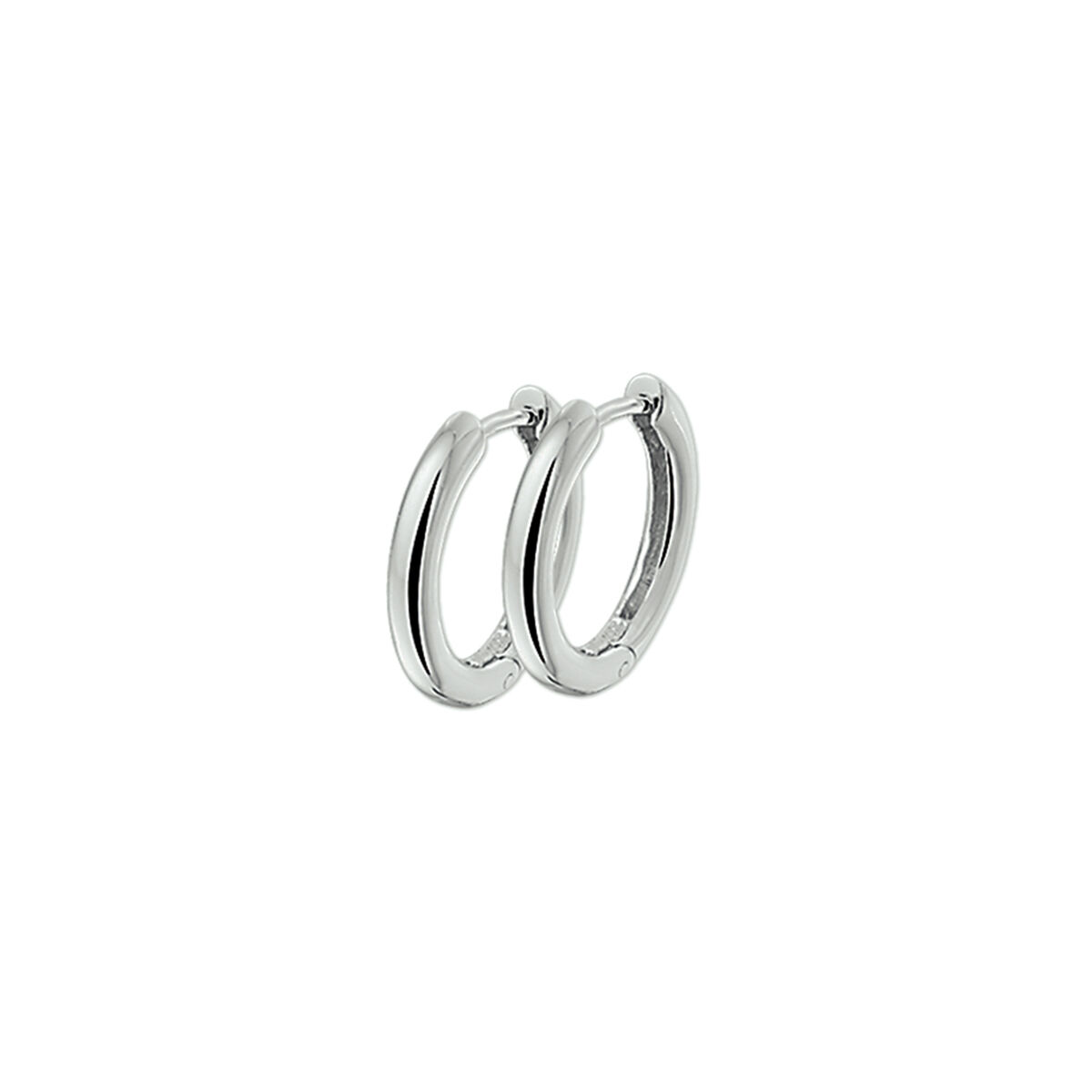 Zilver gerhodineerd klap oorringen met modelnummer 1322151 zijn elegante oorringen met een scharniermechanisme, wat zorgt voor eenvoudig in- en uitdoen. Kenmerkend door het eigentijdse 2.KM.OO.RH ontwerp, zijn ze perfect voor zowel dagelijks gebruik als speciale gelegenheden. Draag ze met losse haren voor een subtiel accent of een opgestoken kapsel voor een chique uitstraling.