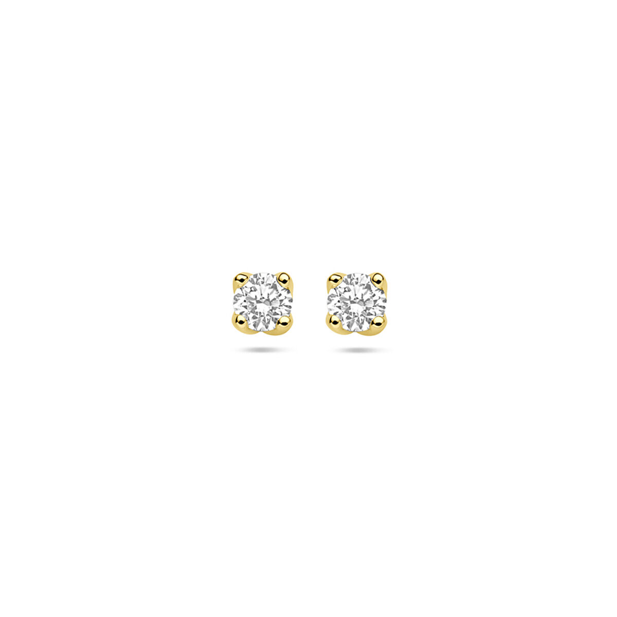 14k Geelgouden oorknoppen uitgevoerd met lab grown diamant. De oorknoppen hebben een diameter van 3.25mm. Het diamantgewicht is 0.20ct. Lab grown diamanten zijn diamanten die ontstaan in een laboratorium. Onder extreem hoge druk en temperatuur wordt het natuurlijk ontstaansproces nagebootst met als eindresultaat een diamant met dezelfde chemische eigenschappen maar met een andere oorsprong.