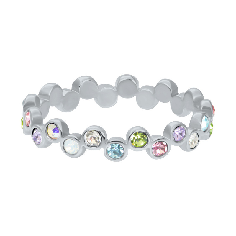 De iXXXi Fame ring Amara is een 4mm brede single ring gemaakt van stainless steel en is voorzien van een goud- of zilverkleurige plating. De ring is geheel rondom voorzien van multicolor ingelegde zirconias.