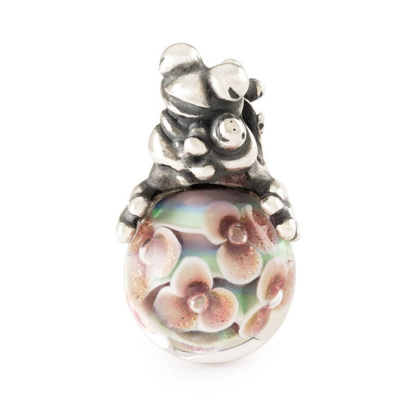 De Droombloesem hanger (Special Edition), modelnummer TAGBE-00097, is een unieke sieraad in de categorie JEWEL en type PENDANT. Deze verfijnde hanger is perfect voor wie een vleugje elegantie aan zijn outfit wil toevoegen. Draag het aan een subtiele ketting voor een stijlvolle en persoonlijke uitstraling, geschikt voor elke gelegenheid.