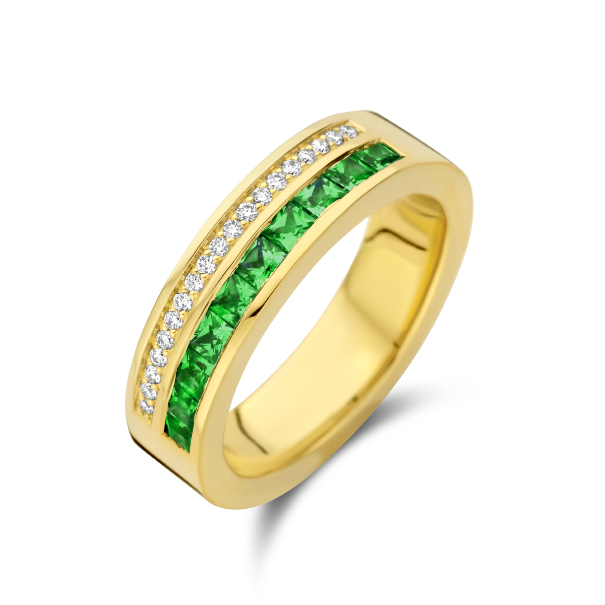 14k Geelgouden ring uitgevoerd met schitterende smaragd en diamant. De ring heeft een breedte van 5.5mm. De smaragd heeft een steengewicht van 0.72ct en het diamantgewicht is 0.12ct.