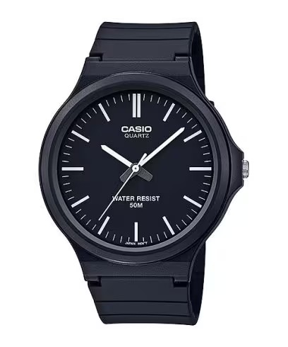 De Casio kunstof horloge zwart MW-240-1EVEF is een stijlvolle en praktische keuze. Dit horloge heeft een ronde kunststof kast, zwarte wijzerplaat met strepen en kunststof/siliconen band. Het is lichtgewicht (35g), waterdicht tot 50 meter en heeft een kwartsmechanisme. Perfect voor dagelijks gebruik. Te dragen als een veelzijdig accessoire bij casual en sportieve outfits.