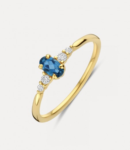 LOVO London Blue Topaz ring.
LOVO is een verfijnde geel gouden ring met 0.07 crt. H/Si briljant geslepen diamanten en een prachtige ovale London Blue Topaz.