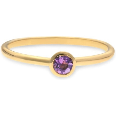 Ontdek deze prachtige 14 karaats ring met amethist. Deze unieke ring valt onder de categorie sieraden en is een stijlvolle toevoeging aan elke outfit. Draag deze ring als statement piece aan je ringvinger of combineer met andere fijne sieraden voor een verfijnde look. Perfect voor elke gelegenheid!