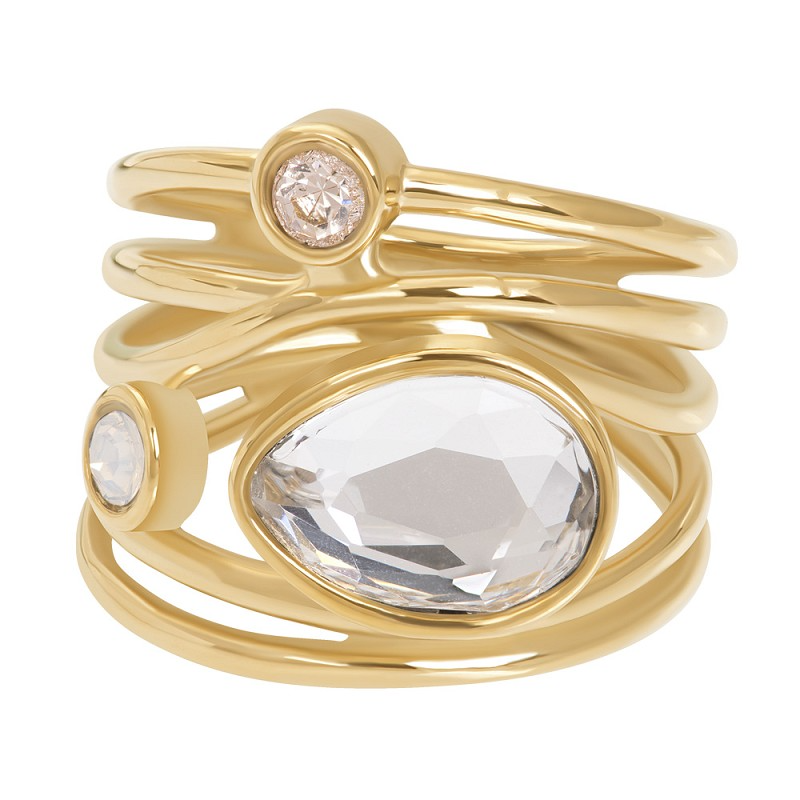 De iXXXi-ring Fame Bloom Opal is een single ring en is gemaakt van stainless steel. Het ontwerp bestaat uit een aantal dunne ringetjes langs elkaar met bovenop drie verschillende stenen: twee kleine ronde steentjes en één grotere steen in een elegante druppelvorm.