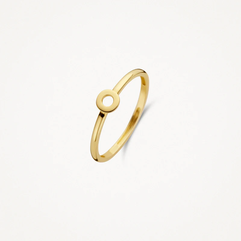 Deze stijlvolle, minimalistische ring is gemaakt van 14k geelgoud. De band heeft een doorsnede van 1,3 mm. Dit subtiele sieraad is een beauty op zichzelf maar matcht ook mooi met andere ringen uit onze collectie.