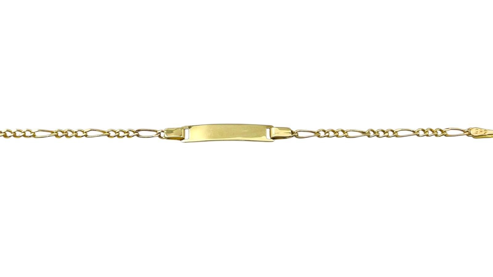 Het product Baby Plaatarmband Figaro Schakel is een 14 karaat gouden armband met een lengte van 13,5 cm. Deze elegante armband is perfect voor baby's en is gemakkelijk te dragen om de pols van uw kleintje voor dagelijks gebruik of speciale gelegenheden.
