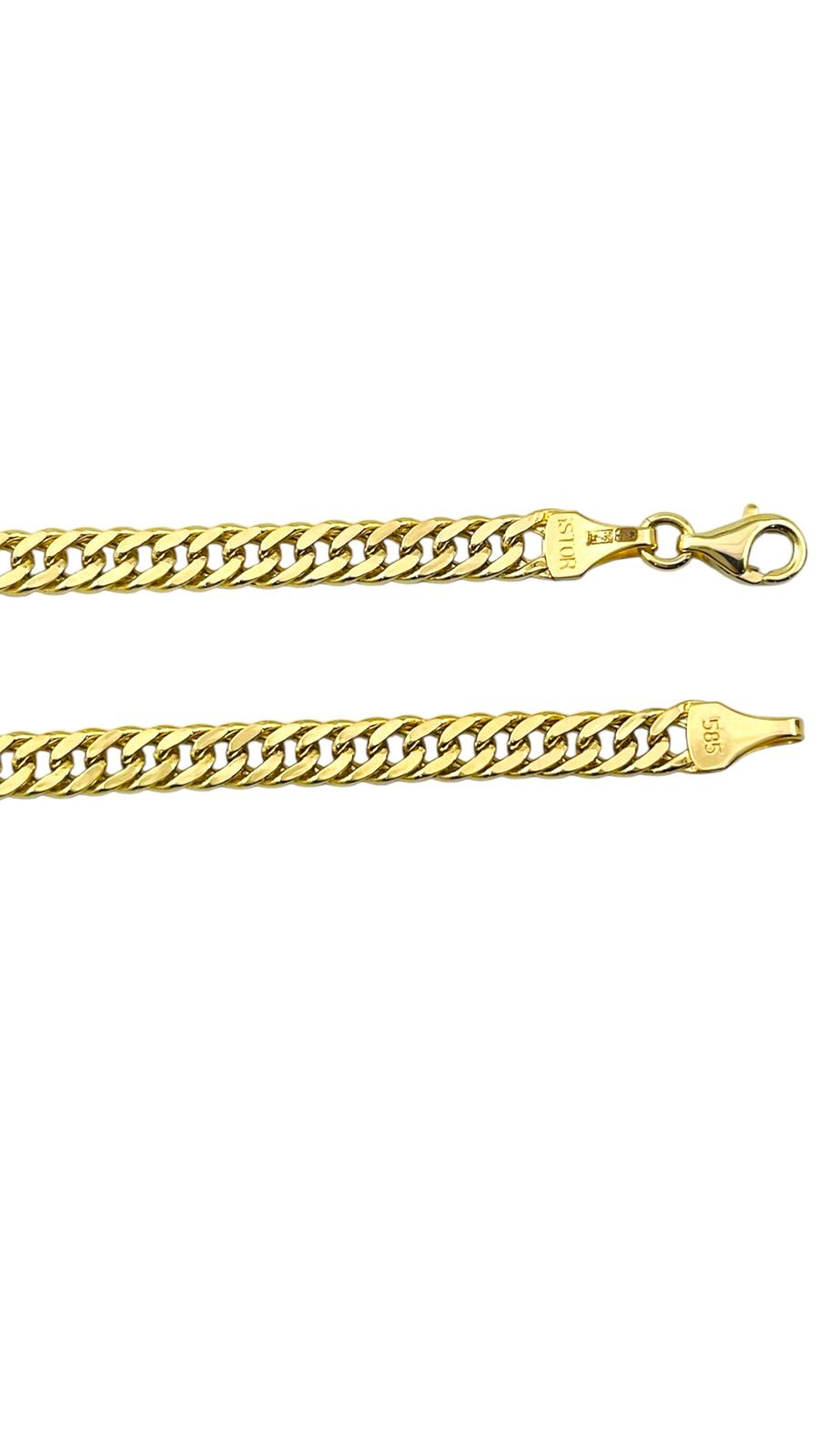 De armband platte gourmette 4.25mm, modelnummer ARMBAND GOURMETTE, is een elegante geelgouden gourmette-armband van 14 karaat. Het ontwerp heeft een breedte van 4,25 mm en is voorzien van een stevige karabijnsluiting. Met een lengte van 20 cm is deze tijdloze armband perfect om dagelijks te dragen of als chique toevoeging aan een avondoutfit.