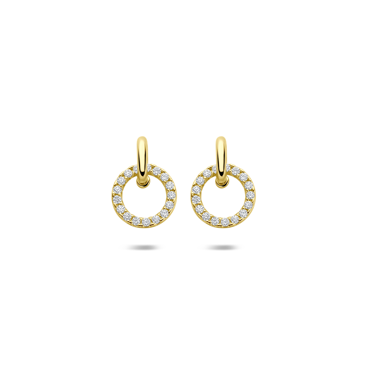14k Geelgouden oorhangers uitgevoerd met zirkonia. De oorhangers hebben een totale hoogte van 11mm.