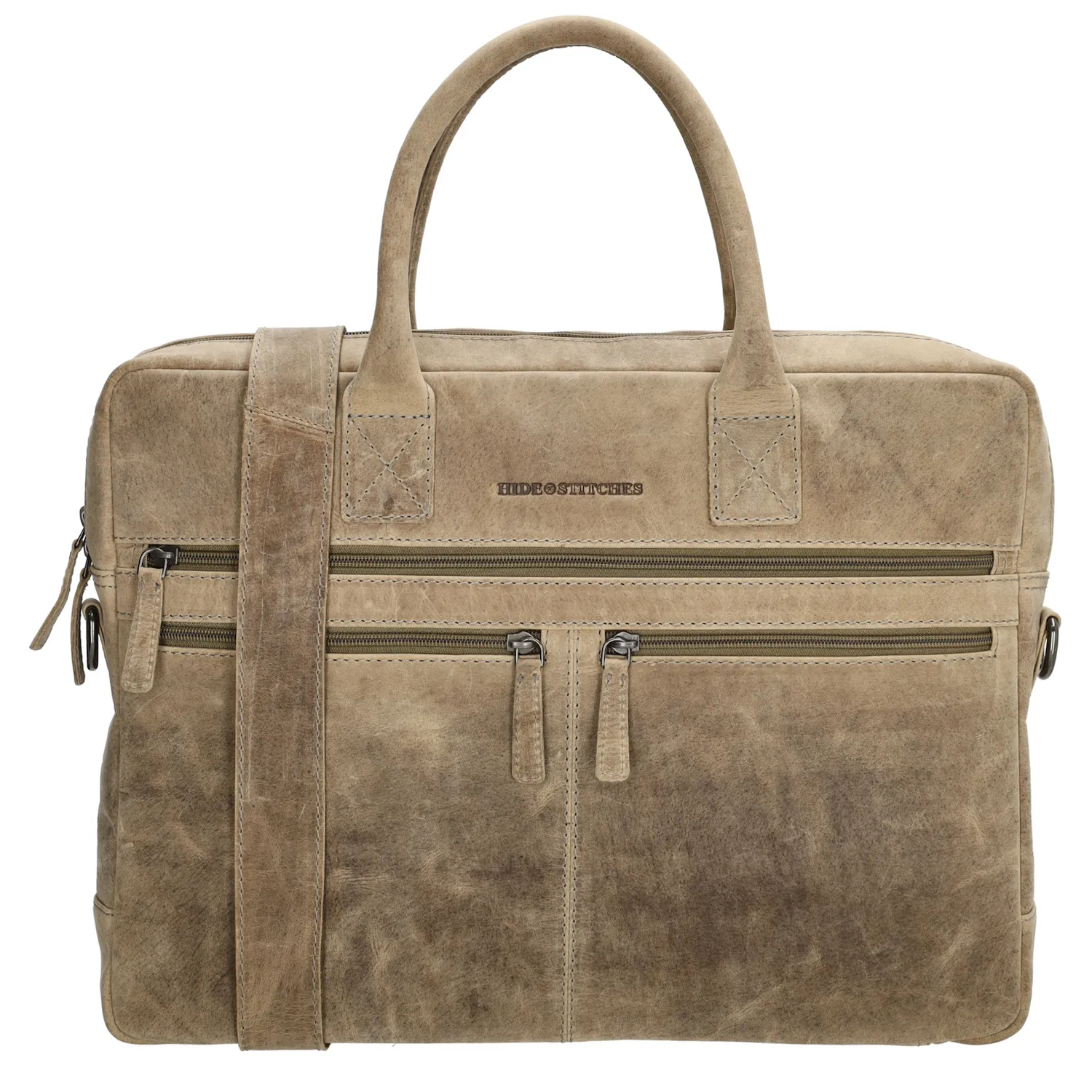 Deze mooie leren tas is ideaal voor werk! Deze laptoptas van Hide & Stitches straalt kwaliteit uit. De tas heeft een strak uiterlijk. Aan de binnenkant van de laptoptas zit een ruitpatroon, zo heb je snel een overzicht van wat er in je tas zit. De tas heeft een hoofdvak met een laptopvak voor een laptop tot 15,6 inch. Op de voorzijde bevinden zich meerdere voorvakjes met ritssluiting. Draag de tas aan het dubbele handvat of aan de verstelbare en afneembare schouderband. Ga jij in stijl naar werk? 

De eigenschappen van deze laptoptas zijn: 

Hoofdvak met 15,6 inch laptopvak
Voor- en achtervak met ritssluiting
Dubbel handvat 
Verstelbare en afneembare schouderband