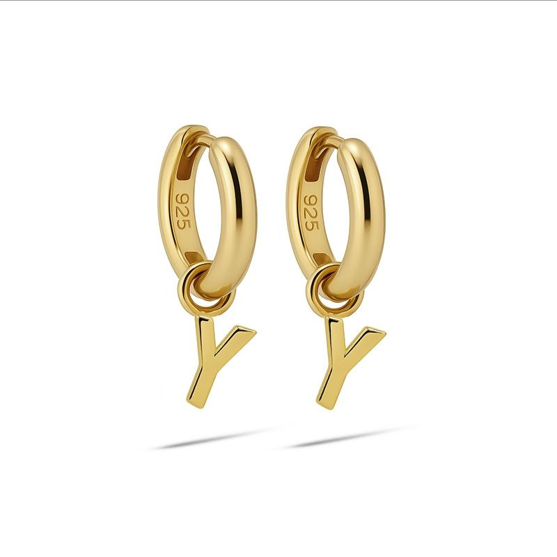 De Hinged Hoops LETTERS - Y, modelnummer A177GP-Y, zijn stijlvolle creolen van de categorie Juwelen. Deze elegante oorbellen voegen een persoonlijke touch toe aan elke outfit. Draag ze met casual of chique kleding voor een subtiele, verfijnde look. Perfect voor dagelijks gebruik of speciale gelegenheden, ze benadrukken je unieke stijl moeiteloos.