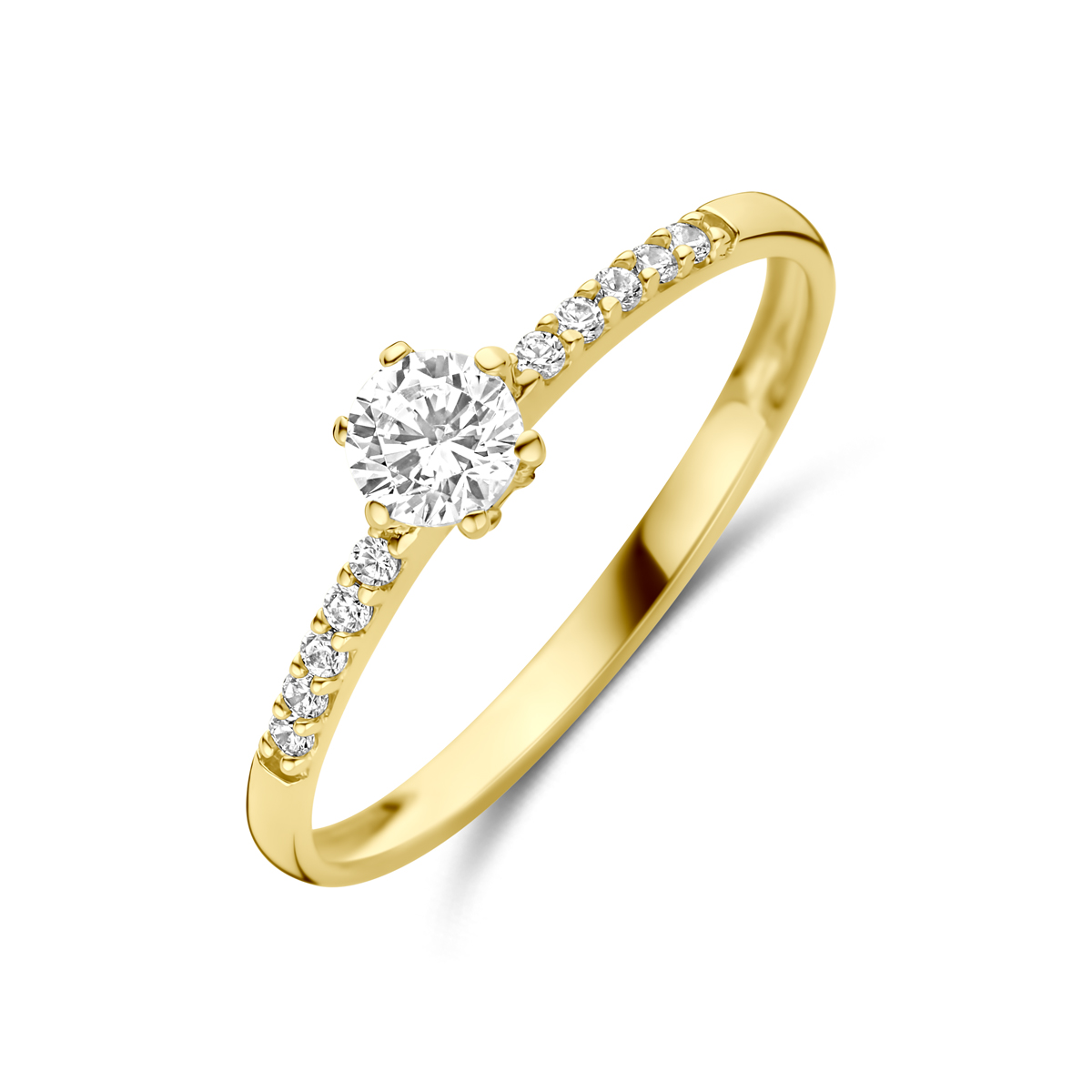 14k Geelgouden ring uitgevoerd met zirkonia. De ring heeft een breedte van 4,5mm.