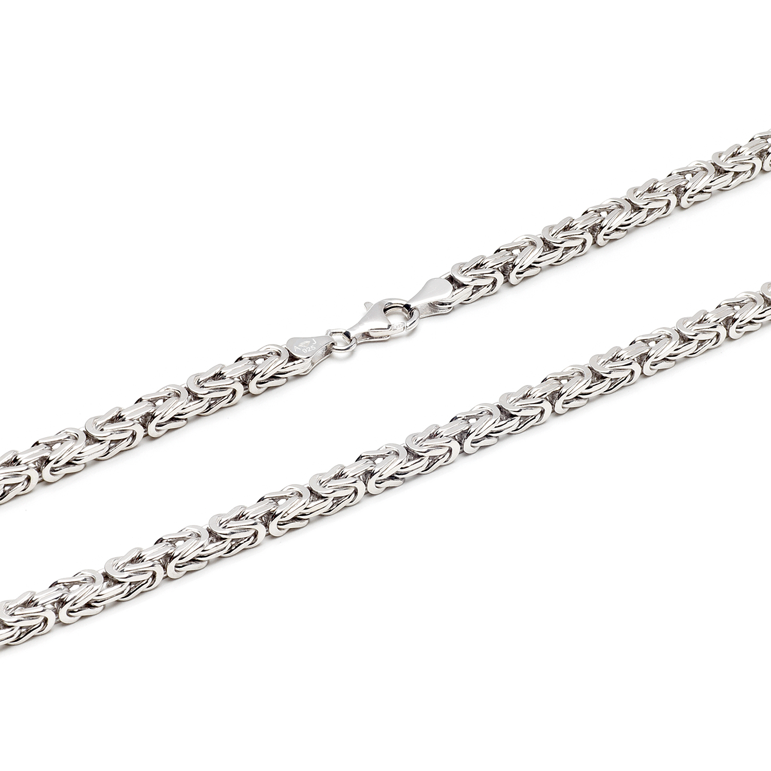 Zilveren koningscollier in de beste kwaliteit en met echt handwerk. Dit collier is gerhodineerd , hoogglans gepolijst  en gediamanteerd, zodat dit hoogwaardige en prachtige zilveren collier zijn schoonheid behoudt, zelfs tijdens opslag of dragen. Deze behandeling beschermt de zilveren ketting tegen ontsierende aanslag. De tussenstukken van de ketting worden individueel met de hand gevlochten en vervolgens speciaal gepolijst. Dit maakt ze zeer soepel, wat u zult voelen op uw huid. 