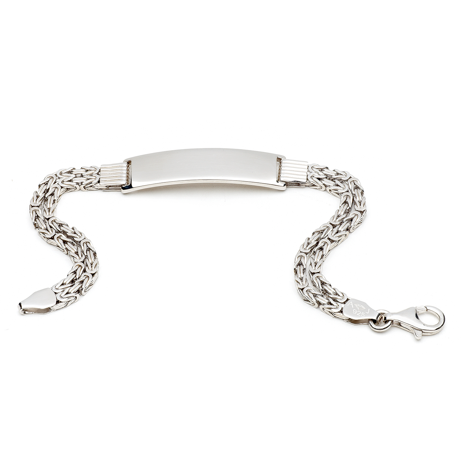 Zilveren armband met graveerplaat. De armband is gerhodineerd zodat deze niet snel verkleurd. Handgemaakt.