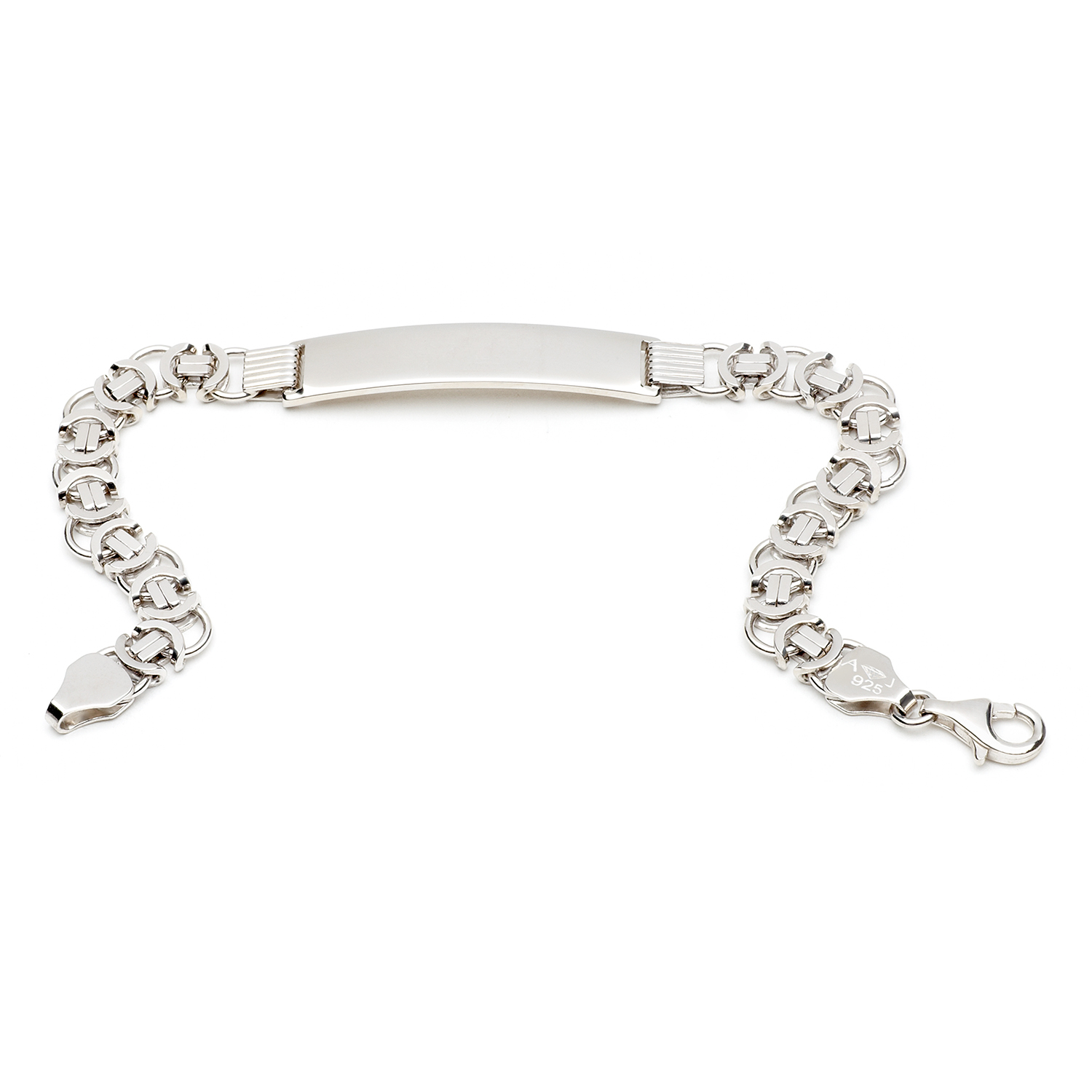 De vlakke zilveren koningsarmband met graveerplaatje is een echte blikvanger en schittert met zijn verfijnde uitstraling. De zilveren armband met graveerplaatje in de uitvoeringen HOOGPOLIJST , DIAMANT-PLATED en RHODIUM-PLATED . Dit beschermt deze zilveren armbanden tegen ontsierende aanslag.