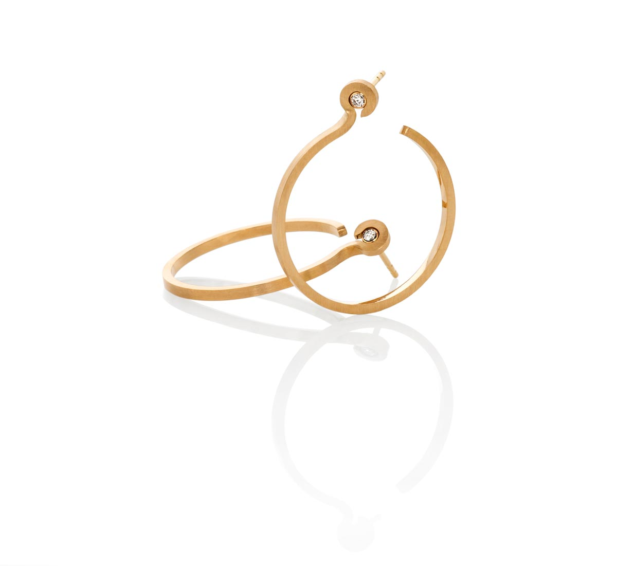 18kt gouden oorsteker met diamant 25mm