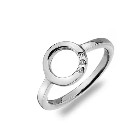 De Hot Diamonds zilveren ring 'Halo Trio' is gemaakt van hoogwaardig 1e gehalte zilver, waardoor hij niet alleen prachtig oogt, maar ook duurzaam en stevig is. Het ornament van de ring heeft een diameter van 1 cm, wat zorgt voor een perfecte balans tussen elegantie en subtiliteit. De ring is bezet met drie schitterende diamantjes die het geheel een extra sprankeling geven.