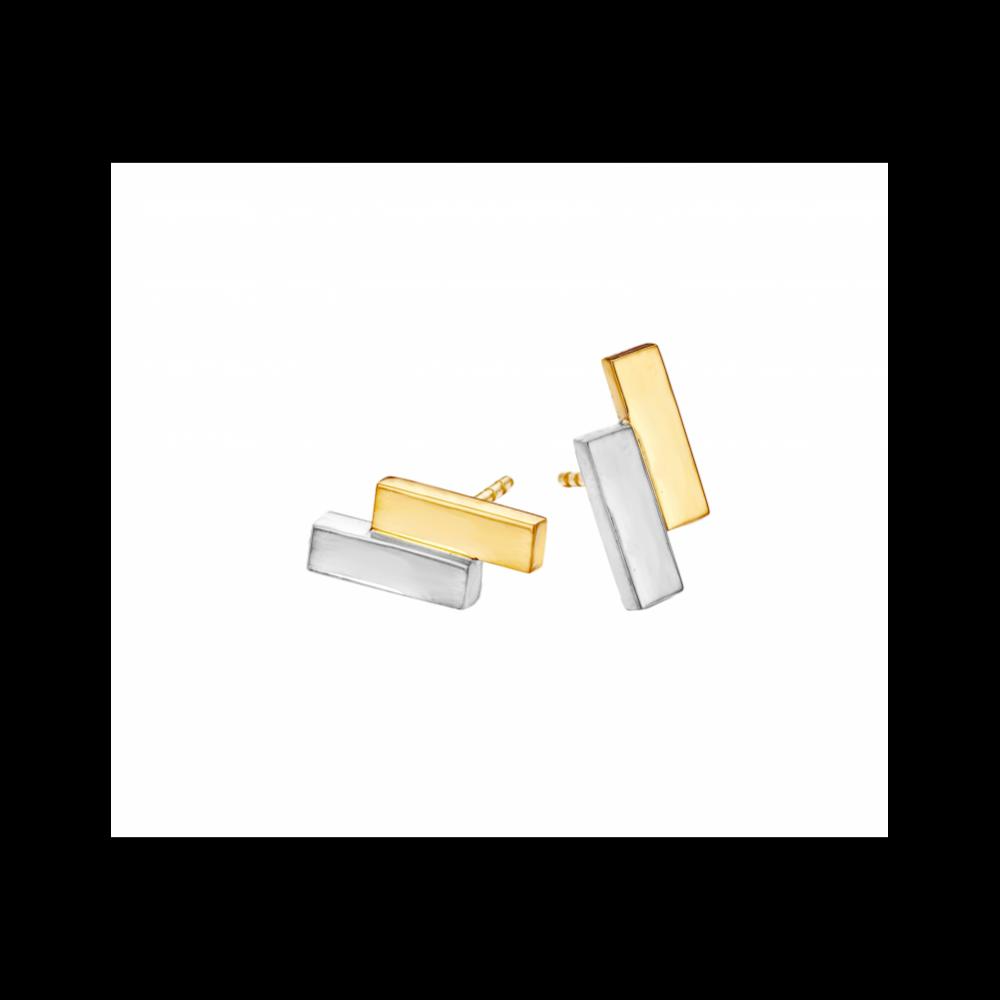 Fjory oorknoppen, model 41-S3703. Een paar 14 kt. geelgouden oorknoppen van het sieradenmerk Fjory, met daarin een kern van de hoogste kwaliteit zilver. Deze samenstelling zorgt ervoor dat een sieraad sterk genoeg is en nagenoeg niet kan deuken. De sieraden van het Nederlandse merk Fjory worden met de hand vervaardigd en zijn door de vormgeving gemakkelijk met andere sieraden te combineren.

