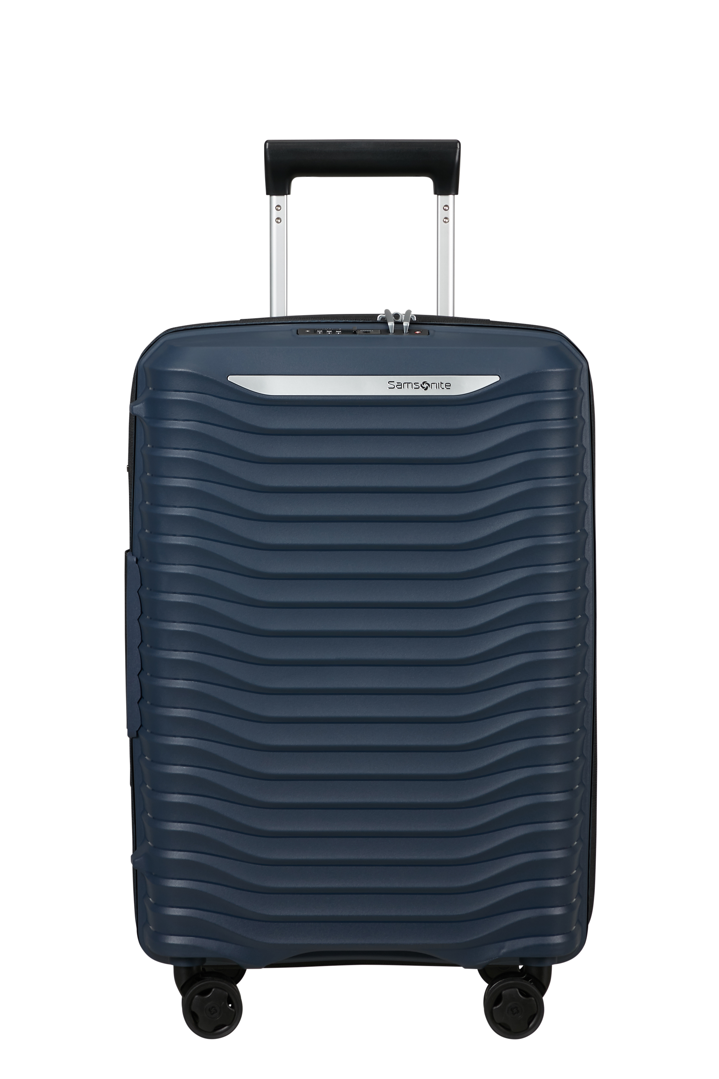 Upscape – Koffer met 4 wielen (Blue Nights)
De Upscape handbagagekoffer in Blue Nights combineert een lichtgewicht hard ontwerp, duurzame materialen en uitstekend reiscomfort. Met zijn compacte formaat voldoet hij aan de meeste handbagagenormen, terwijl het uitbreidbare volume extra flexibiliteit biedt voor onverwachte aankopen of souvenirs.
De vier wielen met uniek veringsysteem dempen schokken en verminderen geluid, zodat je soepel en stil reist. Dankzij het TSA-combinatiehangslot en het geïntegreerde adreslabel zijn je spullen altijd veilig opgeborgen.

Belangrijkste kenmerken
♻ Gemaakt met gerecycleerde materialen – o.a. rPET van PET-flessen
 Vier wielen met veringsysteem – soepel, stabiel en stil
 Veilig afsluitbaar – TSA-combinatiehangslot
 Handbagageformaat – geschikt voor de meeste luchtvaartmaatschappijen
➕ Uitbreidbaar volume – van 39 naar 45 liter
 Hygiënisch ontwerp – uitneembare, afwasbare voering
Specificaties
Garantie: 5 jaar beperkte wereldwijde garantie
Model: Koffer met 4 wielen (handbagage)
Kleur: Blue Nights
Afmetingen: 55 × 35 × 23 cm (uitbreidbaar tot 55 × 35 × 26 cm)
Volume: 39 / 45 liter
Gewicht: 2,2 kg
Hoofdmateriaal: Polypropyleen
SKU: 155314-2165
Duurzamere eigenschappen
Buitenkant & binnenkant:
100% van de voering, riemen en rits aan de binnenkant gemaakt van rPET
Minstens 90% van de rits aan de buitenkant gemaakt van rPET
Minstens 65% van het buitenste elastiek gemaakt van rPET
Bespaart het equivalent van 16 PET-flessen (0,5 l) van de afvalberg
Extra details: Tussenschot met zak, inpakriemen, boven- en ondercompartiment
Met de Upscape handbagagekoffer reis je licht, stil en duurzaam, waar je avontuur je ook brengt. 
