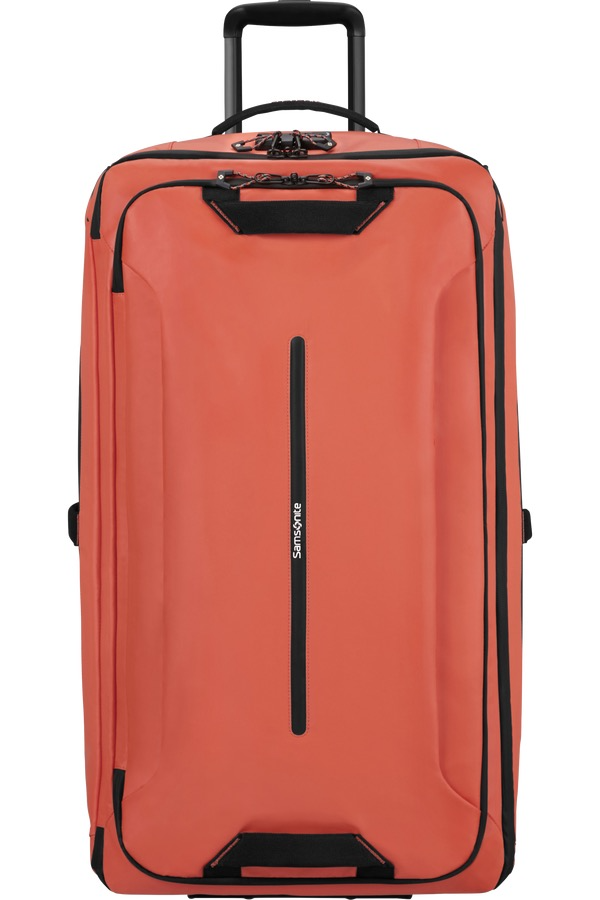 Ecodiver – Reistas met wielen (Clay)
De Ecodiver reistas met wielen combineert maximale opbergruimte, duurzame materialen en uitstekend reiscomfort. Dankzij het gebruik van gerecycleerd nylon en rPET draagt deze tas bij aan onze missie Our Responsible Journey, terwijl de waterafstotende coating jouw bagage beschermt tegen weer en wind.
Met 122 liter inhoud is deze grote ruimbagage perfect voor lange reizen, en dankzij de stevige wielen, dubbele trekstang en meerdere handvatten beweeg je moeiteloos van bestemming naar bestemming.

Belangrijkste kenmerken
♻ Gemaakt met gerecycleerde materialen – waaronder gerecycled nylon en rPET van PET-flessen
 Waterbestendig – beschermt jouw spullen tegen regen en opspattend water
 Handig transport – dubbele trekstang, 2 wielen en meerdere handvatten
 Veilig afsluitbaar – combinatieslot met TSA-functie
 Lichtgewicht – slechts 3,4 kg voor 122 liter inhoud
Specificaties
Garantie: 5 jaar beperkte wereldwijde garantie
Model: Reistas met wielen (grote ruimbagage)
Kleur: Clay
Afmetingen: 79 × 44 × 31 cm
Volume: 122 liter
Gewicht: 3,4 kg
Hoofdmateriaal: Nylon & polyester – 100% gerecycled nylon (industrieel afval) & gerecycled PET (flessen)
SKU: 140884-7060
Duurzamere eigenschappen
Buitenkant & binnenkant:
100% gerecycled nylon (industrieel afval) en rPET (huishoudelijk afval)
Minstens 95% van de binnenvoering en 90% van de rits gemaakt van rPET
Gebruik van rPET bespaart het equivalent van 44 PET-flessen (0,5 l) van de afvalberg
Extra details: Reflecterende elementen, compressieriemen, bodemgrip, geïntegreerd adreslabel, C-vormig voorvak voor snelle toegang
Met de Ecodiver reistas reis je comfortabel, veilig en duurzaam, waar je avontuur je ook brengt. 
