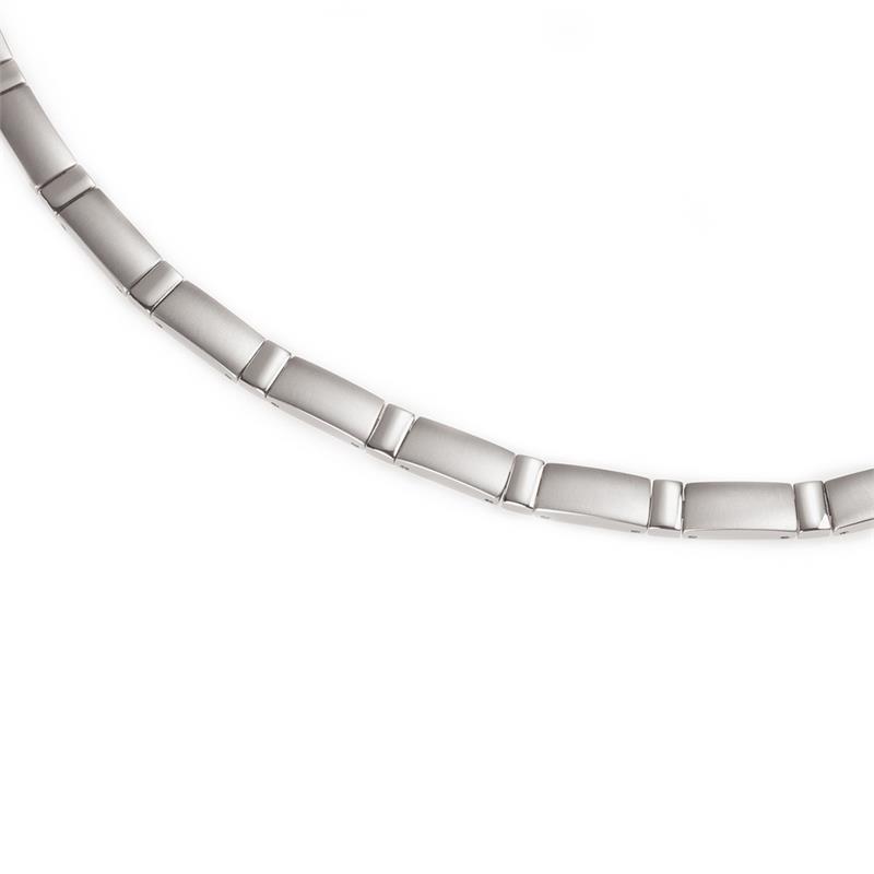 Dit is een collier van het merk Boccia Titanium