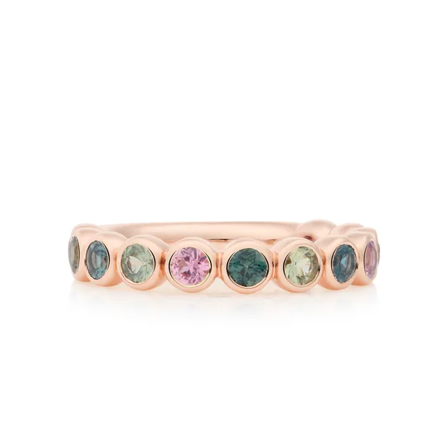 De Confetti ring van Bron is een ring van 18 karaat roségoud met een mix van saffieren, met als referentienummer 8RR4872BRAVO.