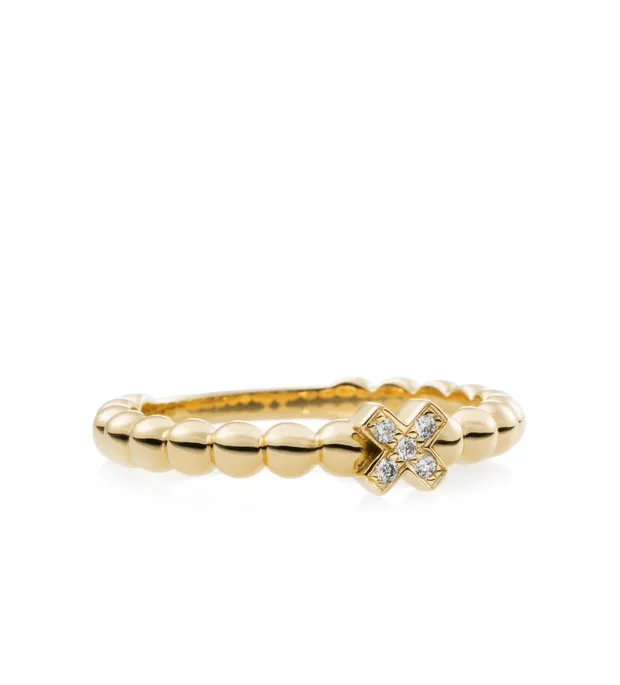 Deze Joy ring van Bron is gemaakt van achttien karaats geelgoud en voorzien van diamanten, een elegante ring met een warm contrast tussen goud en sprankeling. Het referentienummer van dit sieraad is 8RG4792BR. 