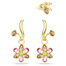 Luxe en natuur komen samen bij deze warme sieraden uit de Idyllia-tuin. De set met goudkleurige toplaag bestaat uit twee oorbellen en een ear cuff, waardoor u meerdere stylingopties heeft, en is daarmee heerlijk veelzijdig. Elk van de oorbellen toont een bloem gemaakt van kristallen in verschillende slijpvormen en zachte kleuren, terwijl hun elegante stelen naar boven buigen om te combineren met de ear cuff, die zelf is bezet met drie delicate kristallen. Draag ze alleen of met andere bijpassende sieraden voor een complete look van vreugde.