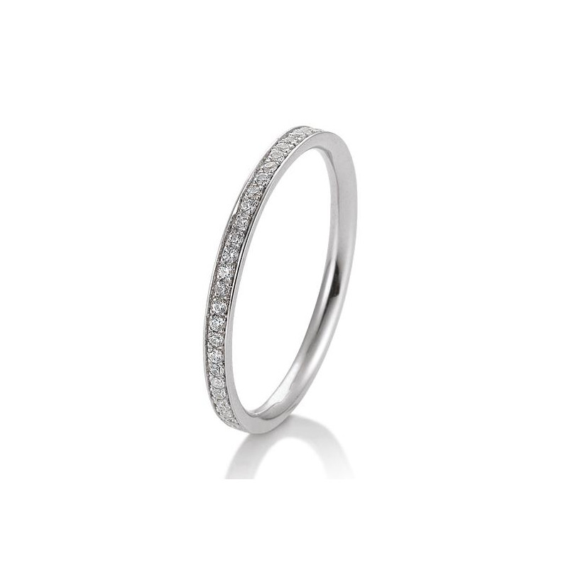 Jouw witgouden ring in maat 56, geaccentueerd met een schitterende diamant van 0,165 ct, straalt pure elegantie. De fijne band is verfijnd en subtiel, waardoor de diamant nog mooier uitkomt. Een tijdloos en verfijnd sieraad dat je stijl prachtig belicht.