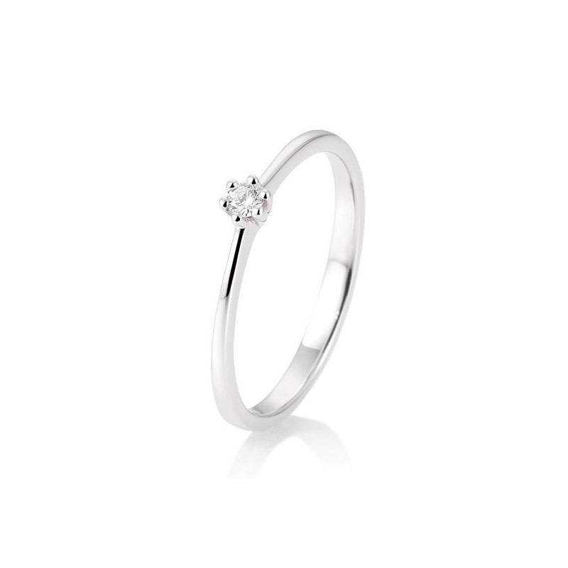 Jouw witgouden ring in maat 48 is verfijnd en subtiel, met een diamant van 0,05 ct in een klassieke 6‑krap‑zetting. De fijne band accentueert de sprankeling van de steen zonder opsmuk, en creëert zo een elegante ring die tegelijkertijd ingetogen en bijzonder is.