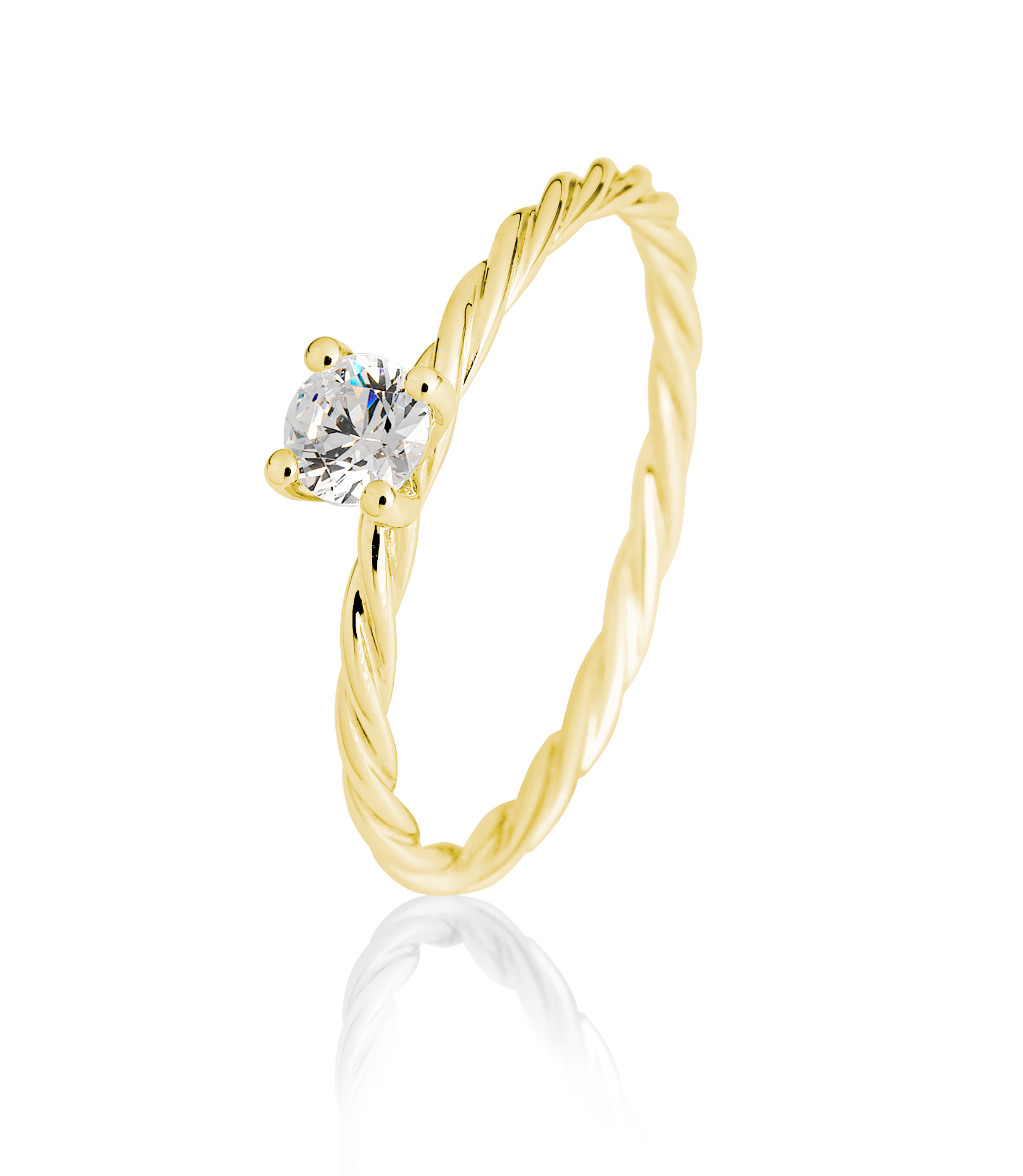 Geelgouden ring in maat 56 met een 0,20 ct diamant. De subtiele koordstructuur in de band geeft een speels detail, terwijl de briljant geslepen steen in 4-krap-zetting prachtig straalt. Tijdloos en elegant voor een bijzonder moment.