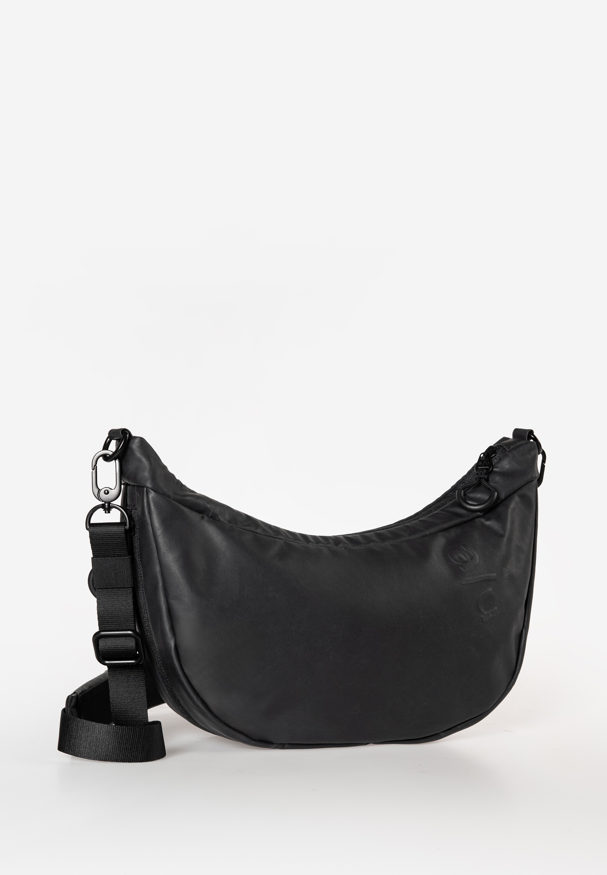 Yoshii RE – Halfmoon Schoudertas van Gerecycled Nylon | a/u by aunts & uncles
Compact, functioneel & uitbreidbaar – jouw stijlvolle everyday essential.
De Yoshii RE is de kleinere variant van de Koyoshi RE en combineert een modern, tijdloos design met doordachte functionaliteit. Deze praktische halfmoon tas is gemaakt van licht, gerecycled nylon en biedt verrassend veel ruimte en organisatie. Met een innovatief uitbreidbaar ontwerp en regenbestendige afwerking is de Yoshii RE de perfecte metgezel voor dagelijks gebruik of onderweg.
Belangrijkste kenmerken van de Yoshii RE tas:
Ruim hoofdvak met ritssluiting – overzichtelijk ingedeeld met diverse insteekvakken
Binnenvak met rits en een achtervak met ritssluiting – ideaal voor je belangrijkste spullen
Uitneembaar extra tasje – perfect voor kleine items of als los accessoire
Sleutelkoord – nooit meer zoeken naar je sleutels
Smartphonevak & extra insteekvakken – alles netjes georganiseerd
Verstelbare schouderband – met comfortabel schouderkussen voor moeiteloos dragen
Uitbreidbaar volume – dankzij rondomlopende rits met waterdicht gecoate parachutestof
Regenbestendige, deels gerecyclede ritsen – betrouwbaar bij elk weer
a/u reliëfopdruk – subtiel merkdetail
Technische specificaties:
Kleur: Black
Gewicht: ca. 380 g
Afmetingen: ca. 33 x 8–13 x 21 cm (L x B x H, afhankelijk van uitbreiding)
Inhoud: ca. 9 liter
Lengte schouderband: ca. 95 – 130 cm
Collectie: Japan RE
Duurzaamheid & Materiaal
De Yoshii RE is vervaardigd uit gerecycled nylon, bekend om zijn licht gewicht en hoge slijtvastheid. Dankzij een PFAS-vrije coating en regenbestendige ritsen blijft je tas én inhoud goed beschermd tegen vocht. De uitbreidbare zijkant is gemaakt van waterdicht gecoate parachutestof, waardoor de tas flexibel meegroeit met jouw plannen.
Waarom kiezen voor de Yoshii RE?
✅ Lichtgewicht én robuust
✅ Slim uitbreidbaar volume
✅ Veel georganiseerde opbergruimte
✅ Comfortabel dankzij gevoerde schouderband
✅ Duurzaam & regenbestendig
✅ Stijlvol halfmoon design