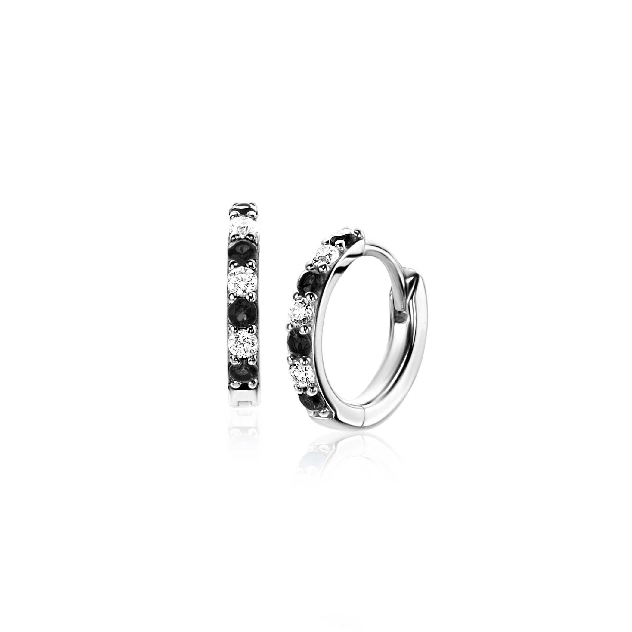 ZINZI zilveren oorringen bezet met ronde witte en zwarte zirkonia's. De oorringen zijn 12mm groot en de buis is 2mm breed. Met luxe en gemakkelijke klapsluiting. Maak je look compleet met de bijpassende ring! Vervaardigd van eerste gehalte zilver (925) en voorzien van een extra rodiumlaag voor een langdurige glans.