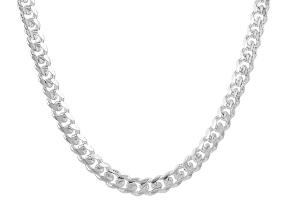De Zilveren Gourmet Collier 60CM, 4.0MM is een verfijnd sieraad dat elke outfit een elegante touch geeft. Met een lengte van 60 cm valt deze ketting ideaal over kleding of direct op de huid. Het tijdloze ontwerp past bij zowel formele als casual gelegenheden. Combineer met bijpassende sieraden voor een complete look. Perfect voor dagelijks gebruik!