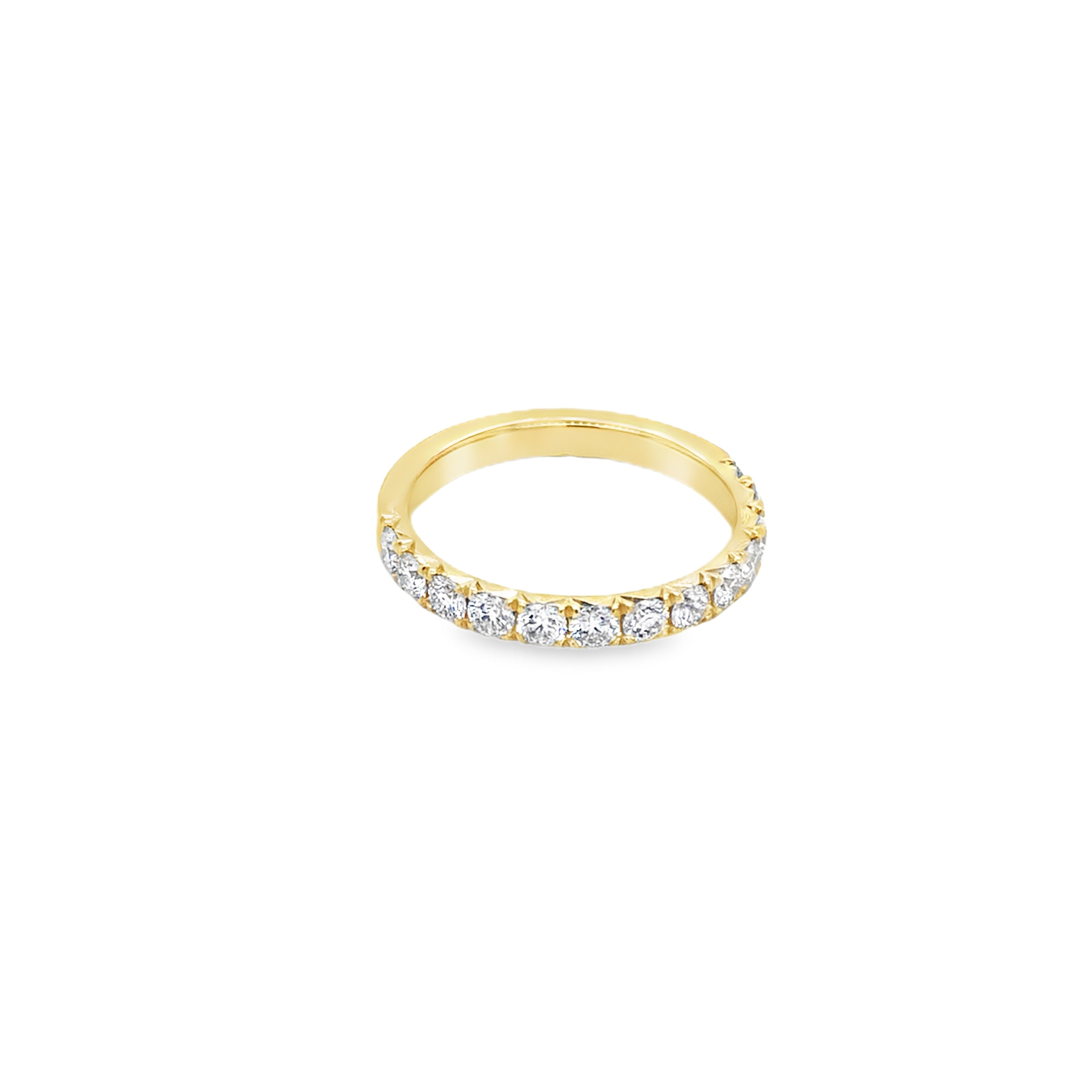 **Produktbeschreibung:**

Erleben Sie eleganten Luxus mit dem Ring Memoire Gold 750, verziert mit 13 strahlenden Brillanten, insgesamt 0,65 ct TW si. Dieser edle Ring in Größe 55 ist das perfekte Schmuckstück für besondere Anlässe oder als täglicher Begleiter. Tragen Sie ihn alleine für einen subtilen Look oder kombinieren Sie ihn mit anderen Ringen für zusätzlichen Glanz.