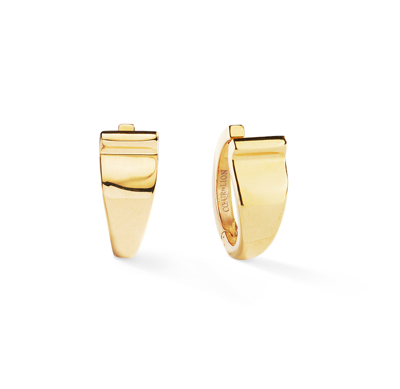 Coeur de Lion oorringen 17 mm goldplated met scharniersluiting.
Combineer met de oorbedels voor een speels effect!