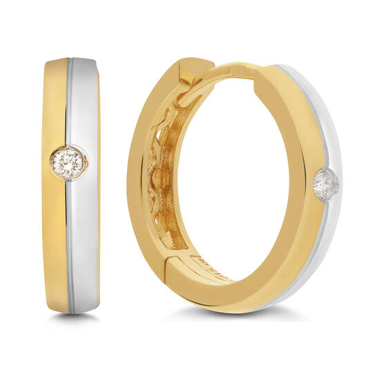 Deze 14k gouden klapoorringen met diamant stralen elegantie uit. Perfect voor elke gelegenheid, benadrukken ze de schoonheid van de drager. Draag ze als statement-stuk met opgestoken haar of combineer ze met een chique outfit voor een stijlvolle look. Een prachtige toevoeging aan elke sieradencollectie.