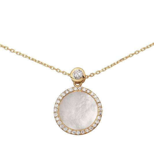 Deze 14kr collier met parelmoer en zirkonia is een verfijnde ketting in een geelgouden uitvoering. Perfect voor elke gelegenheid, voegt het een vleugje elegantie toe aan je look. Draag het boven een eenvoudige top of jurk om de prachtige details echt te laten stralen. Een tijdloos sieraad dat elke outfit compleet maakt.