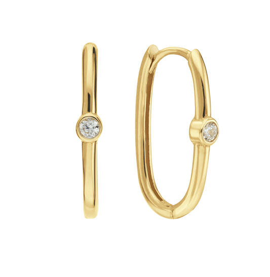 De 14kr creool ovaal met zirkonia  is een verfijnde oorbel met sprankelende zirkonia's. Deze goudkleurige creolen voegen een elegant accent toe aan elke outfit. Perfect voor zowel dagelijkse als formele gelegenheden. Draag ze als statement-stuk met opgestoken haar om hun schittering optimaal te laten zien.