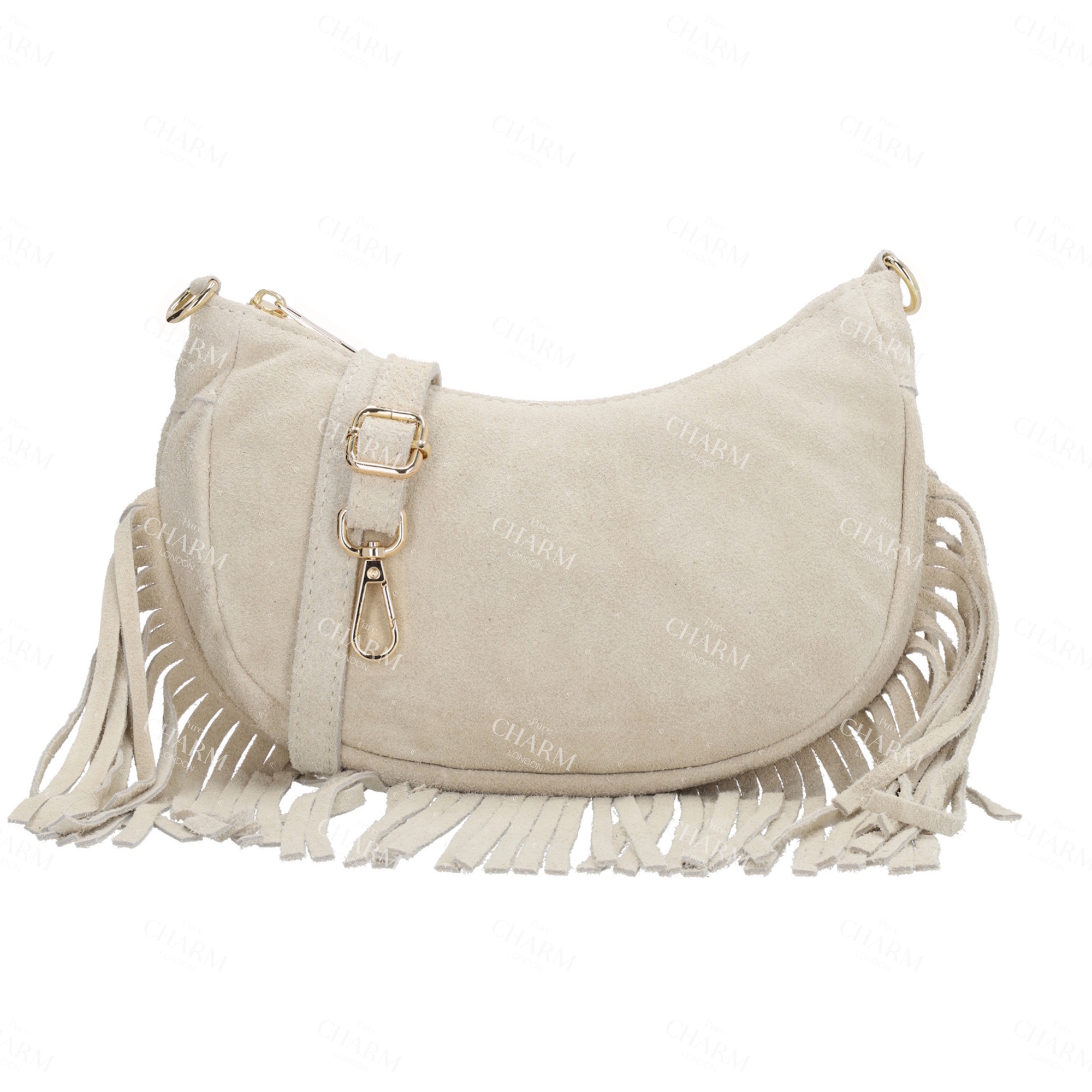 De Charm London Elisa Schoudertas is een trendy crossbody tas van suède met speelse franjes en stijlvolle gouden details. De tas heeft een compacte vorm en is perfect voor een dagje uit of een avondje weg.

De tas sluit bovenaan met een rits, en binnenin zit een extra ritsvak om kleine spullen veilig op te bergen. De verstelbare en afneembare schouderband zorgt ervoor dat je de tas comfortabel crossbody of over de schouder kunt dragen, helemaal naar wens.

De franjes en gouden hardware geven deze tas een bohemian en vrouwelijke uitstraling die elke outfit net dat beetje extra geeft.


Kenmerken:
• Crossbody tas van suède met franjes
• Sluit met ritssluiting
• Binnenvak met rits
• Gouden hardware 
• Verstelbare en afneembare schouderband