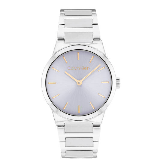 Dit Calvin Klein horloge behoort tot de Linear Elegance collectie.
Referentienummer: CK25100079

Dit Calvin Klein horloge is een tijdloos ontwerp. De stijlvolle ronde stalen kast heeft een gladde bezel en een pastel paarse sunray wijzerplaat met fijne goudkleurige wijzers en streepjes. Strak aan de ronde kast zit een stalen mat glanzende schakelband met een vouwsluiting. Het elegante dameshorloge heeft een mineraalglas, een doorsnee van 32mm en is 3ATM.
