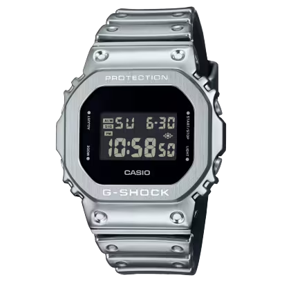 Dit Casio horloge behoort tot de G-Shock collectie.
Referentienummer: GM-5600YM-8ER

De monochrome esthetiek combineert een zilverkleurige metalen bezel met een nieuw ontwikkelde siliconen band in dezelfde kleur. Het oppervlak van de band is beschermd met een urethaanlaag die is afgewerkt met zilverdamp voor een metallic glans in een band die geweldig aanvoelt tegen de huid. Zacht en comfortabel om te dragen, met een glitterende metalen look, zijn deze horloges mode-items die je overal mee naartoe nemen.