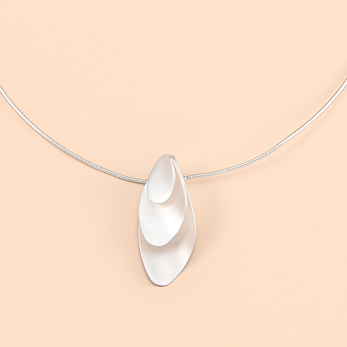 Sterling zilver 925 mat, galvanisch beschermd tegen aanslaan met omega ketting 43 cm