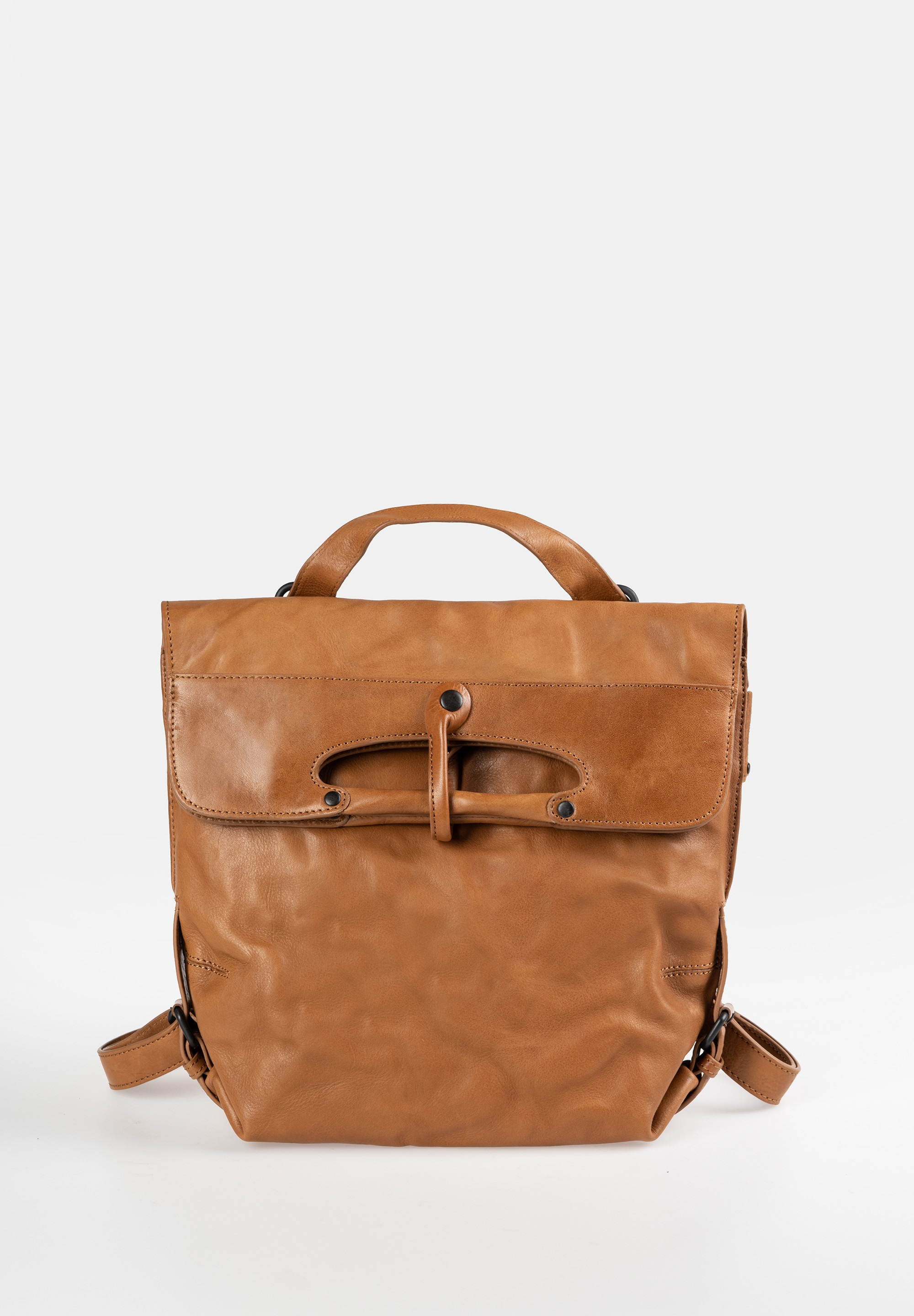 Aunts & Uncles – Mrs. Mince Pie | 2-in-1 Tas & Rugzak (Caramel)
De Aunts & Uncles Mrs. Mince Pie is de ideale keuze voor iedereen die niet wil kiezen tussen een tas en een rugzak. Deze veelzijdige 2-in-1 tas combineert elegant design met praktische functionaliteit. Dankzij de verstelbare en modificeerbare schouderbanden draag je Mrs. Mince Pie zowel comfortabel als rugzak of crossbody als schoudertas.
Stijlvol & praktisch ontwerp
Hoofdvak met veilige ritssluiting
Flap met magnetische sluiting en extra vak met drukknoop
Handige ritsvakken aan de binnenzijde en achterzijde
Afneembare extra portemonnee inbegrepen
Speciale vakken voor telefoon, kaarten en pennen
Slimme indeling
Binnenin zorgen meerdere compartimenten en een sleutellanyard voor overzicht en orde. Bovendien kan het volume van de tas eenvoudig worden vergroot dankzij de verstelbare zijkanten.
Kenmerken
Kleur: Caramel
Afmetingen: ca. 29 × 9 × 29 cm
Gewicht: 0,90 kg
Volume: ca. 7,5 liter
Materiaal: hoogwaardig leder
Met haar tijdloze uitstraling en slimme 2-in-1 functie is de Aunts & Uncles Mrs. Mince Pie een echte must-have voor wie houdt van stijl én functionaliteit.
 Bestel nu en geniet van de vrijheid om je tas te dragen zoals jij dat wilt!