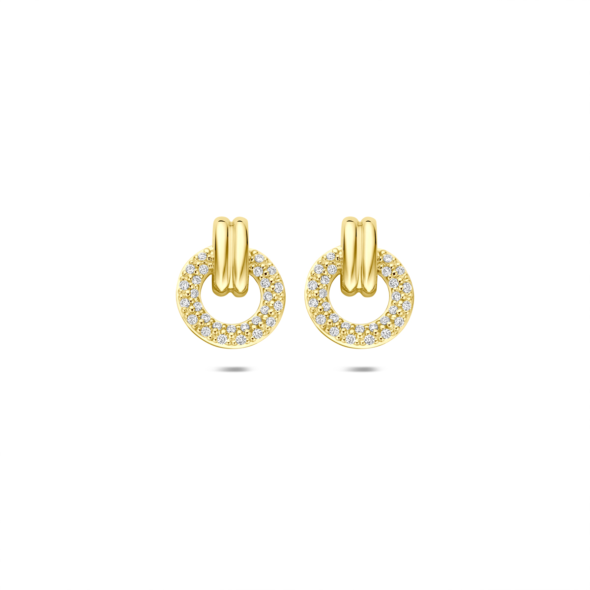 14k Geelgouden oorknoppen uitgevoerd met diamant. De oorknoppen hebben een afmeting van 11x9mm. Het totale diamantgewicht is 0.15ct.