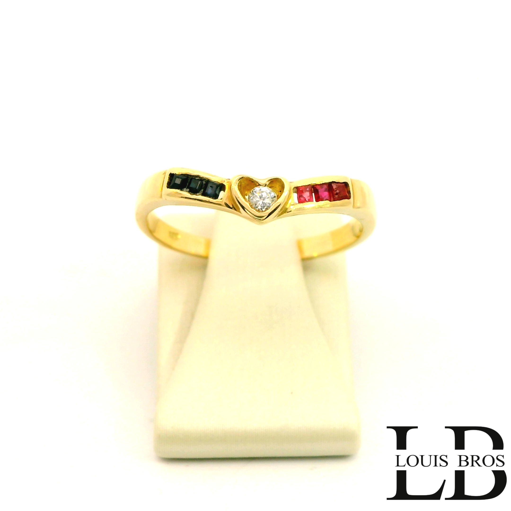 Elegante 4-karaats geelgouden ring voor dames, voorzien van een robuuste robijn en een glanzende onyx. Tijdloos design, perfect als uniek sieraad of aanvulling op uw collectie.
De ring is verkrijgbaar in meerdere afmetingen.