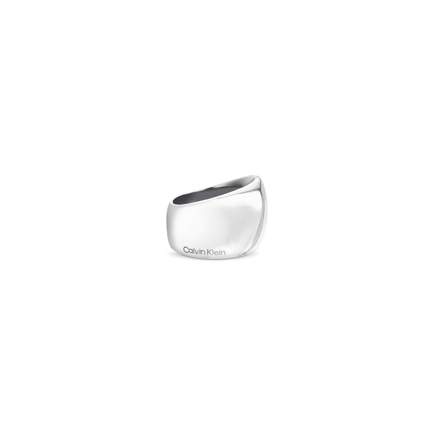 Calvin Klein CJ35000833D Dames Ring Staal
Deze stalen dames ring van Calvin Klein met nr CJ35000833D heeft een stoer uiterlijk. De ring heeft een glanzende sculpturale vorm. De ringmaat is 56. Leuk te combineren met andere sieraden uit de serie van Calvin Klein.

OVER CALVIN KLEIN
Calvin Klein is een wereldwijd lifestylemerk dat gewaagde, vooruitstrevende idealen en een verleidelijke, vaak minimalistische, esthetiek nastreeft. Calvin Klein werd groot in de jaren 70 door haar mode- en merkjeans collecties. In de jaren 80 lanceerde Calvin Klein haar spraakmakende ondergoed dat uitdrukkelijk van logo ’s voorzien was. Vanwege het grote succes is het merk ook succesvol uitgerold in Accessoires, Parfums, Home, Brillen, Golf, Horloges en Sieraden.
Sinds de oprichting in 1968 door Calvin Klein, heeft het merk haar reputatie opgebouwd als leider in de Amerikaanse mode, dankzij een cleane esthetiek en innovatieve ontwerpen. Calvin Klein wil haar publiek verleiden en inspireren door middel van provocerende beelden en opvallende ontwerpen die prikkelen. 

SPECIFICATIES:
- Stalen dames ring
- Maat D  56
- Zilverkleurig
- Glimmend