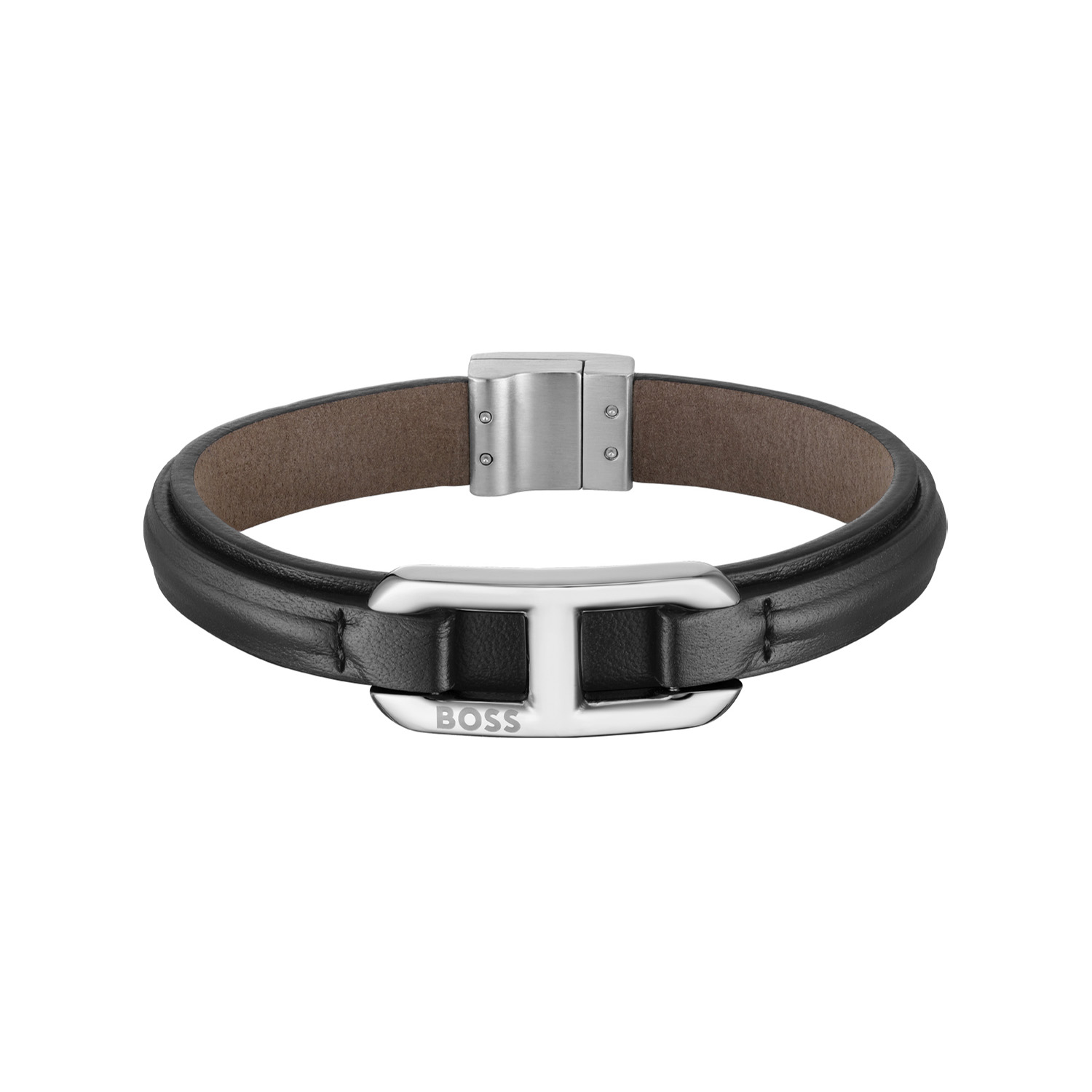 BOSS JEWELS HBJ1580783M KODE Mannen Armband 19cm
Deze armband van BOSS uit de KODE serie met artikelnr. HBJ1580783M is een opvallend sieraad voor de echte BOSS klant. De zwarte leren armband heeft een relief op de band, een stoere stalen zilverkleurige sierschakel bovenop, en hij sluit met een magneetslot. De lengte is 19cm. Zeker goed te combineren met de bijpassende sieraden van BOSS. 

Het merk:
HUGO BOSS is afgestemd op levensstijlen waar het gaat om kwaliteit en precisie. Het wereldwijde fashionlabel is verdeeld in twee merken: BOSS en HUGO. Het merk BOSS biedt geavanceerde, moderne horloges gericht op kwaliteit en design om een onberispelijke look te creëren – of het nu zakelijk, casual of sportief is. Ontdek de nieuwe horlogecollectie die bewijst dat details echt het verschil maken.

Specificaties:
- Artikelnr: HBJ1580783M
- Leren armband 
- Materiaal slot: Staal
- Zwart
- Lengte: 19cm